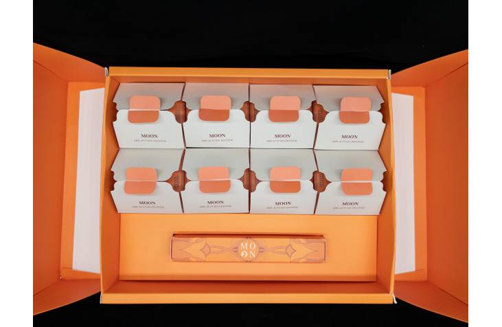Portable Gift Box Orange with Scarves & Paper Bag 8pcs